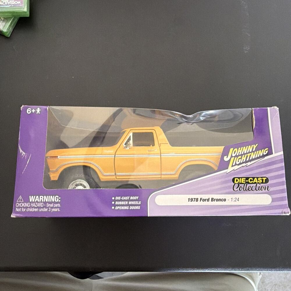 Johnny Lightning 1978 Ford Bronco 1:24 Diecast Orange New Damaged Box